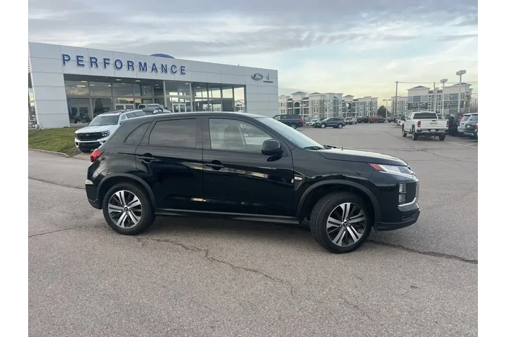 $17582 : Mitsubishi Outlander Sport 2 image 3