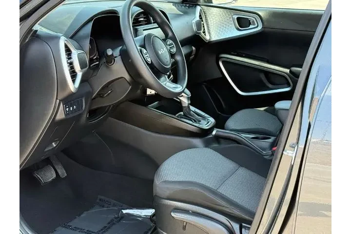 $16989 : Kia Soul 2024 S 4dr Crossove image 4