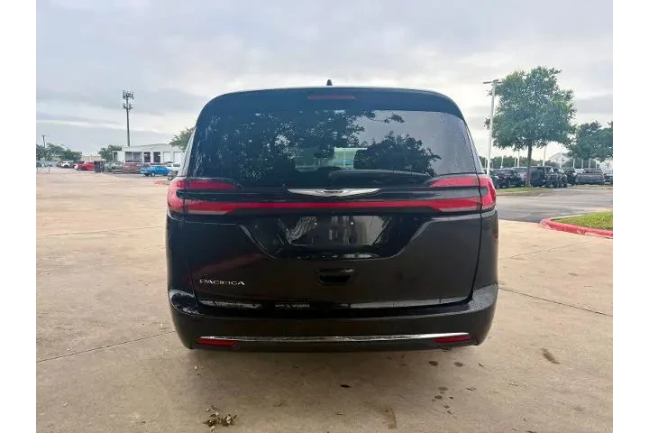 $22774 : Chrysler Pacifica 2024 Touri image 4