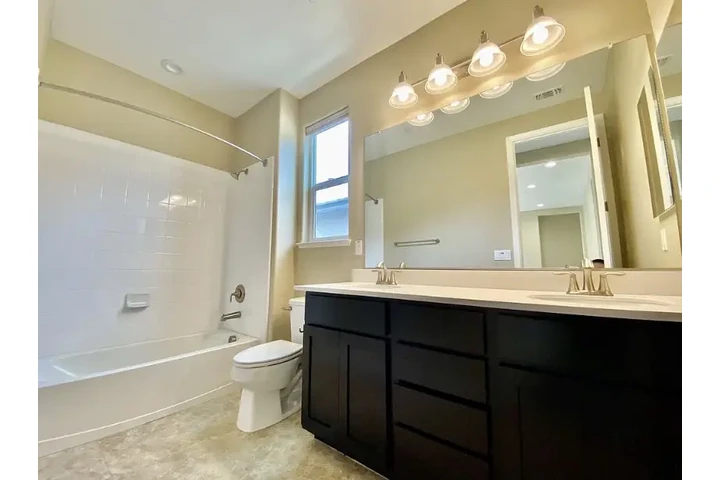$1500 : Beautiful and spacious home $$ image 7