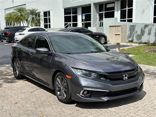 Honda Civic 2020 image 7
