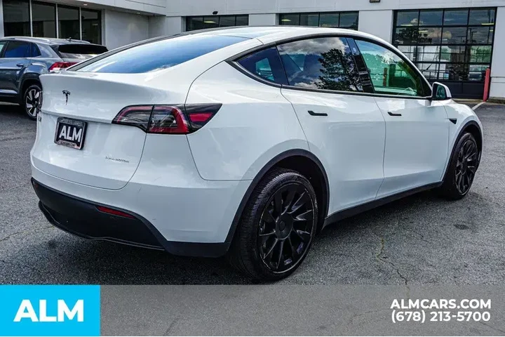$31920 : Tesla Model Y 2023 AWD Long image 6