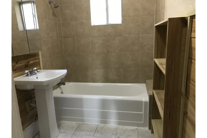 $1700 : Historic House for Rent image 5