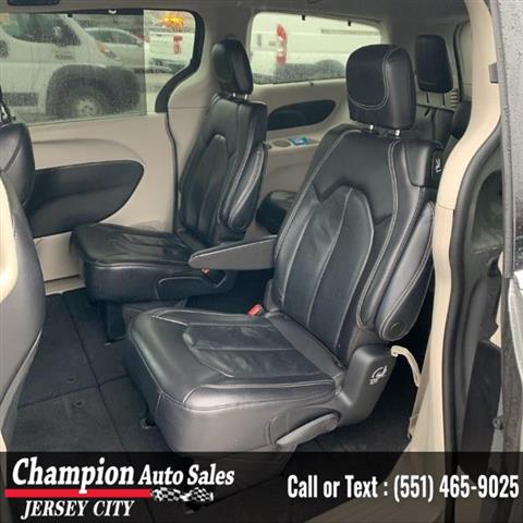 Used 2022 Pacifica Touring L image 10