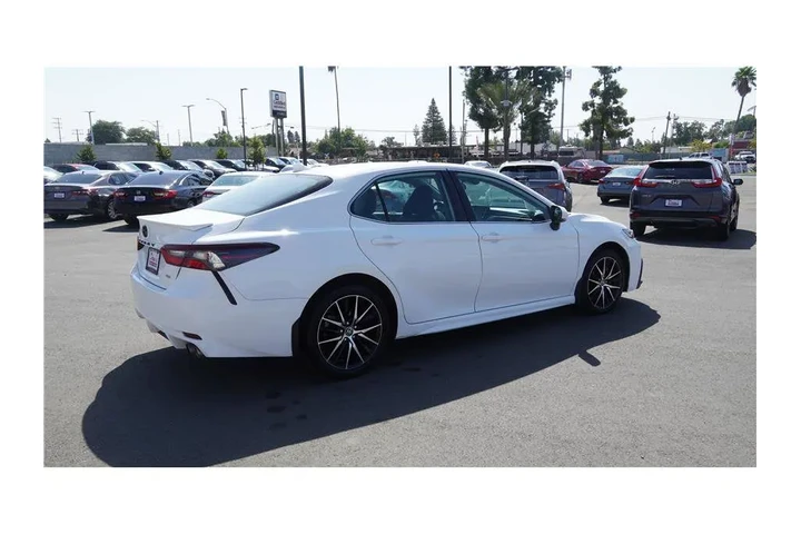 $27984 : 2024 Camry SE Sedan 4D image 5