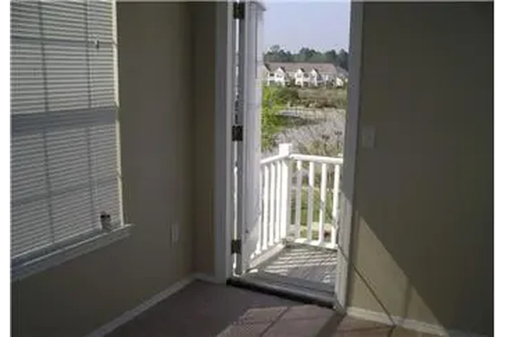 $1900 : Rental property with 3 bedro image 8