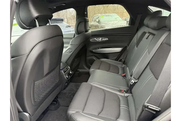 $38897 : Genesis GV70 2023 AWD 2.5T S image 9