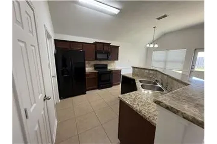 $1700 : Rental property with 3 bedro image 8