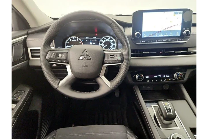 $26998 : Mitsubishi Outlander 2023 AW image 10