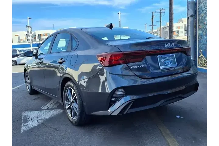 $19777 : Kia Forte 2023 LXS 4dr Sedan image 3