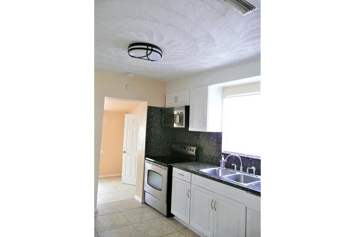 $1100 : Welcome to your home image 8