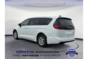 Chrysler Pacifica 2023 Touri thumbnail