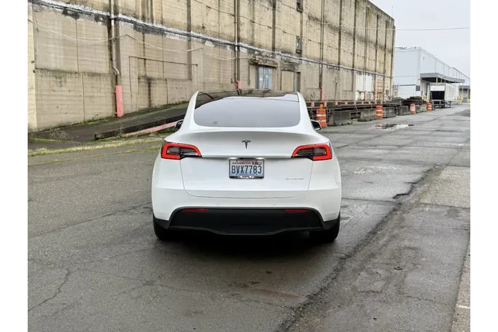 2020 Model Y Long Range image 9