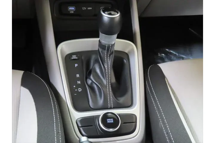 $17713 : Hyundai VENUE 2024 SEL 4dr C image 10