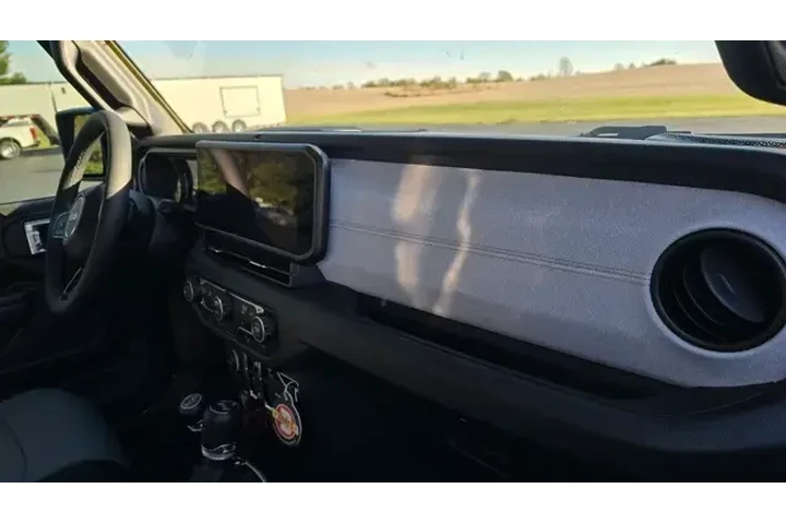 Jeep Wrangler 2025 4x4 Sport image 8