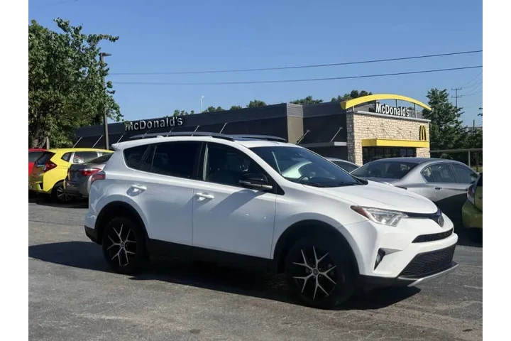 $17995 : 2016 RAV4 SE image 4