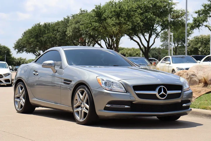 $17998 : 2015 SLK 250 SLK-Class image 4