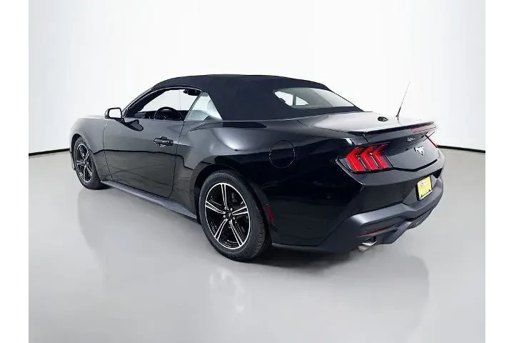 $32000 : Ford Mustang 2024 EcoBoost P image 5