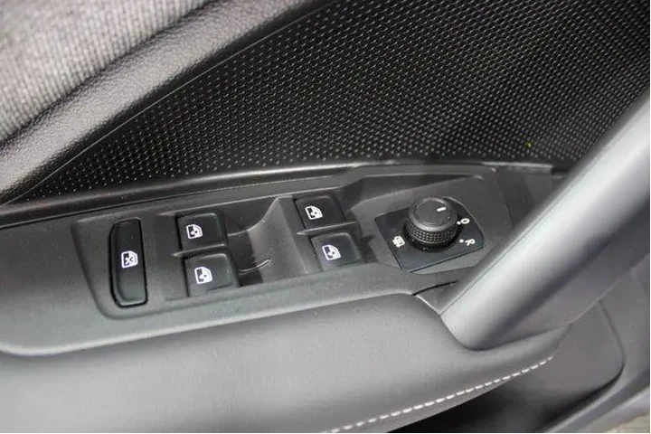 $28993 : Volkswagen Tiguan 2025 S 4dr image 7