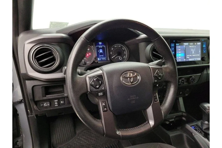 $30998 : Toyota Tacoma 2018 4x4 TRD P image 10