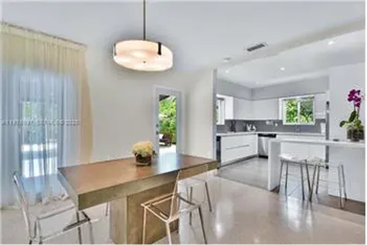 $6000 : Rental property with 3 bedro image 5