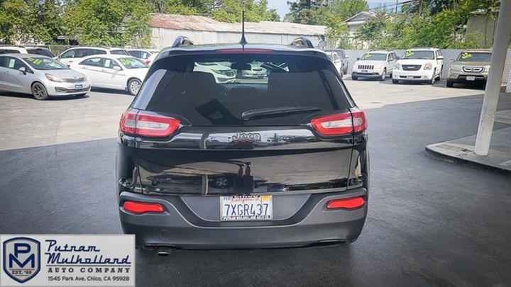 2017 Cherokee Sport Altitude image 7