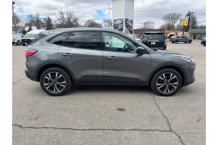 $13990 : 2022 Escape SE image 6