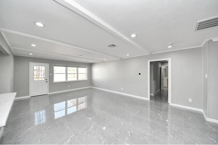 $2400 : House for Rent image 5