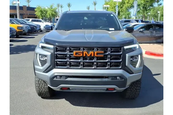 $39321 : GMC Canyon 2024 4x4 AT4 4dr image 2
