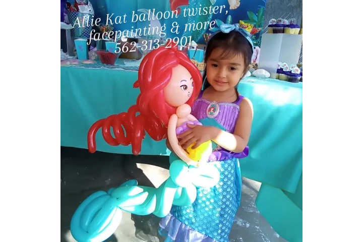 Fiestas! Pinta caritas y globo image 1