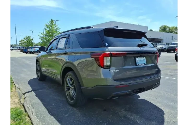 $39818 : Ford Explorer 2025 AWD ST-Li image 8