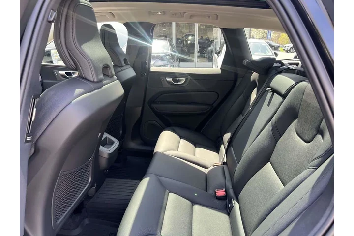 $39500 : Volvo XC60 2024 AWD B5 Plus image 9