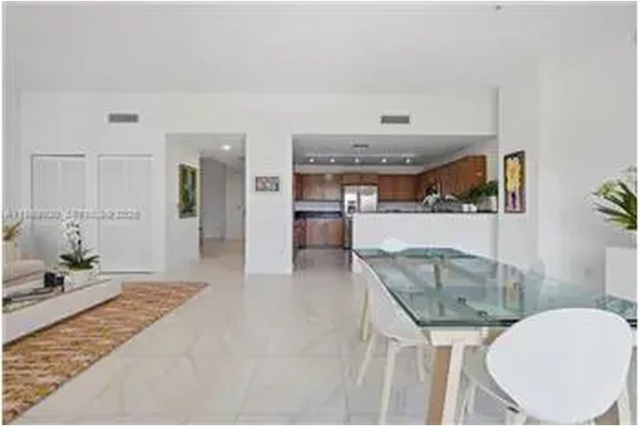 $4400 : Rental property with 2 bedro image 2