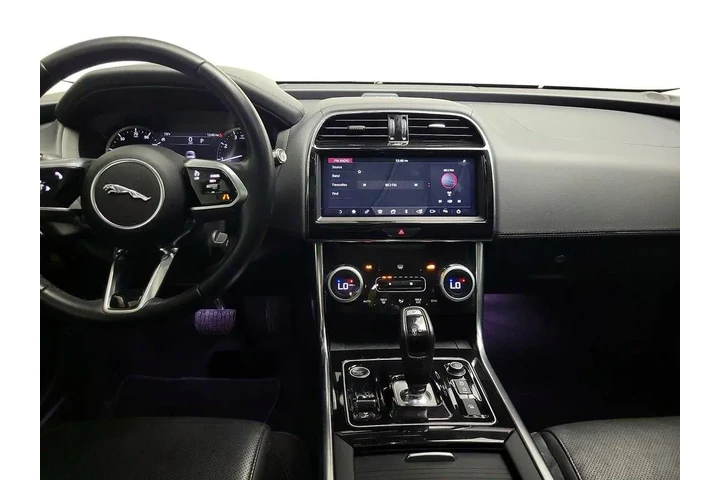 $19998 : Jaguar XE 2020 P250 S 4dr Se image 9