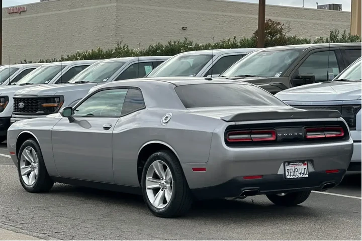 $14000 : Dodge Challenger 2018 SXT 2d image 6