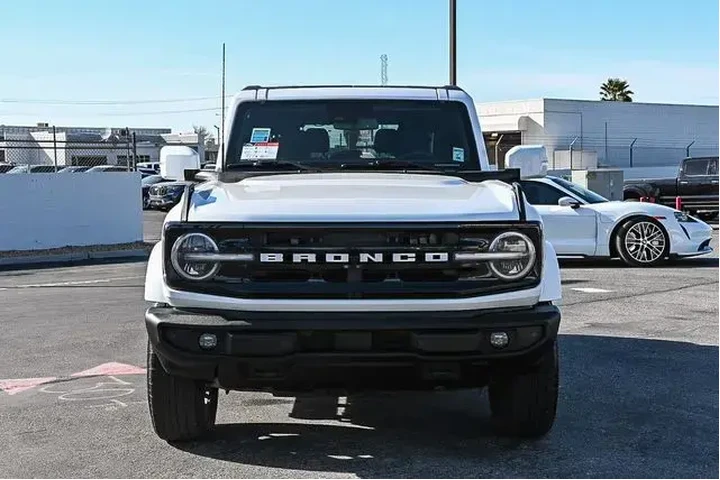 $38988 : Ford Bronco 2023 4x4 Base 2d image 2