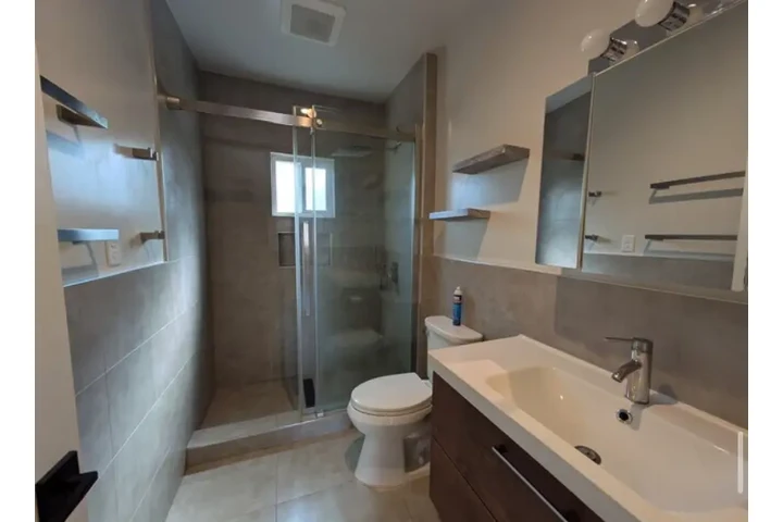 $4950 : 2779 Lakewood Ave N, Los Angel image 6