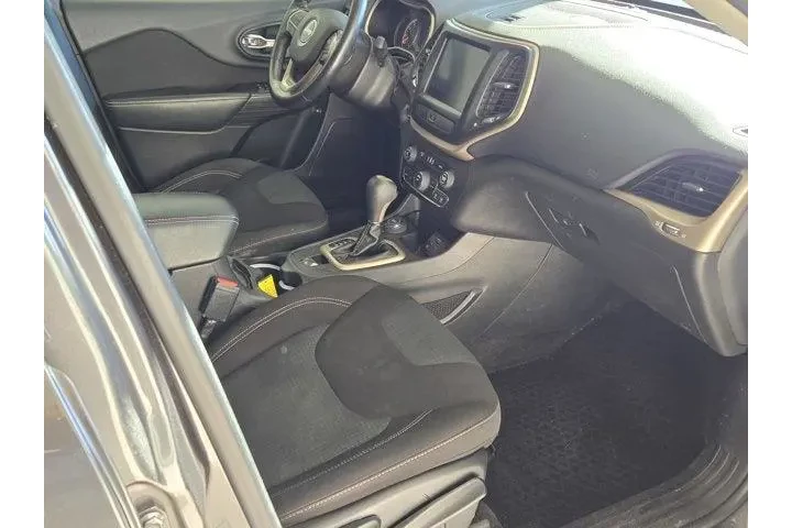 Jeep Cherokee 2015 4x4 Latit image 3