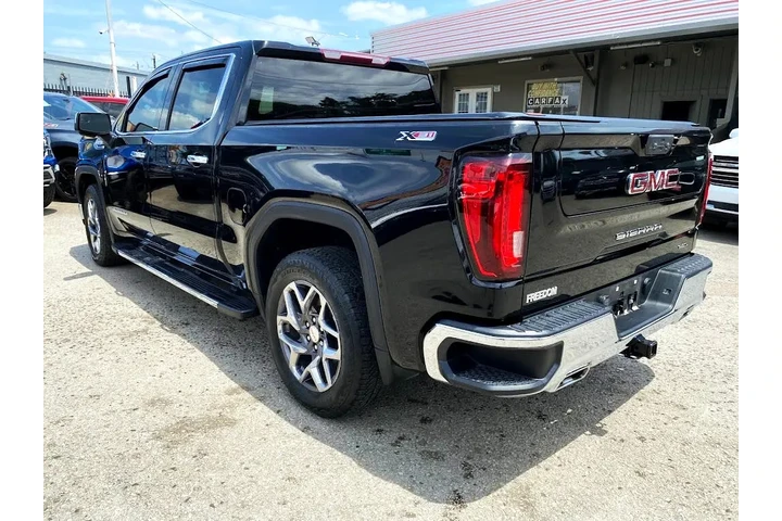 2022 GMC Sierra 1500 SLT Crew image 4