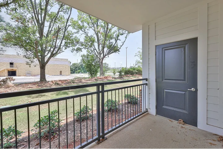 $1000 : Comfortable & Budget-Friendly image 6