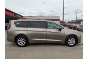 2017 Pacifica LX en Lexington