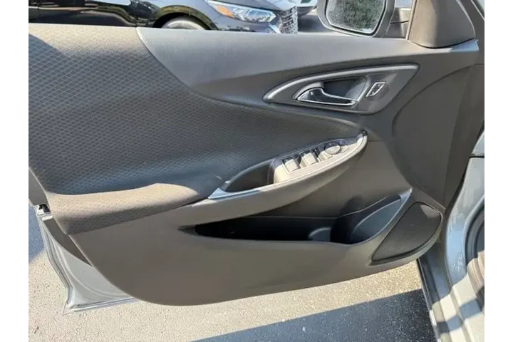 $18531 : Chevrolet Malibu 2023 LT 4dr image 8