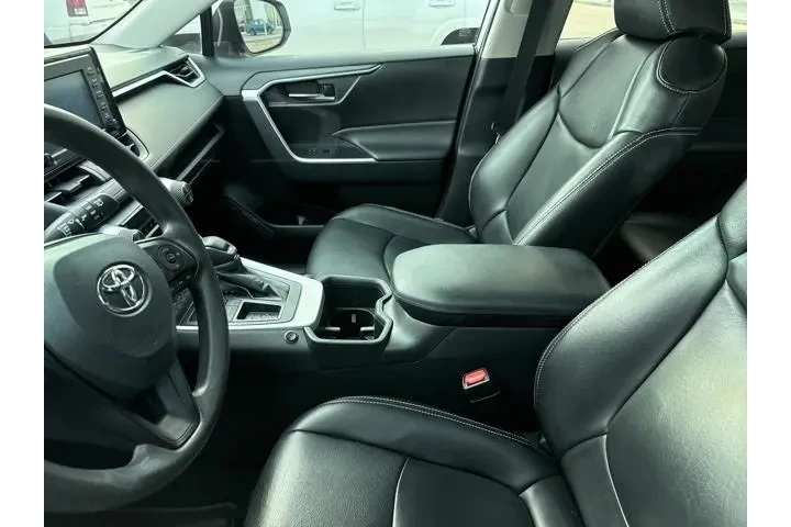 $28927 : Toyota RAV4 2022 XLE 4dr SUV image 4