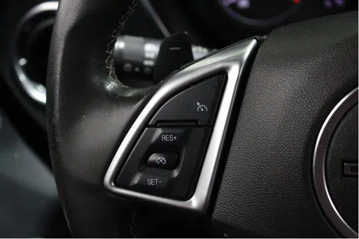 $25988 : Chevrolet Camaro 2020 LT 2dr image 9