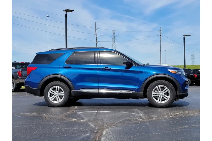$27995 : Ford Explorer 2023 AWD XLT 4 image 2