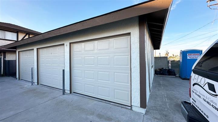 J-LO Garage Door Service image 2