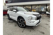 $25498 : Mitsubishi Outlander 2023 ES thumbnail