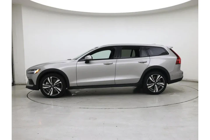 $35998 : Volvo V60 Cross Country 2025 image 3
