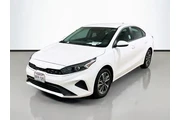 $17979 : Kia Forte 2023 LXS 4dr Sedan thumbnail