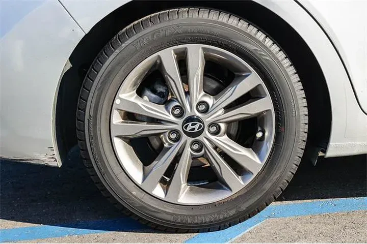 $11795 : Hyundai ELANTRA 2018 SEL 4dr image 8